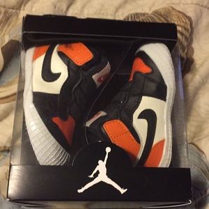 shattered backboard crib bootie
